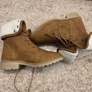 NWOT Women’s Boots, Size 8